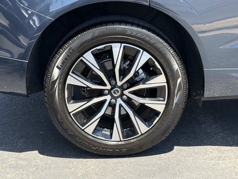 Certified 2024 Volvo XC60 B5 Plus AWD/4WD image 27
