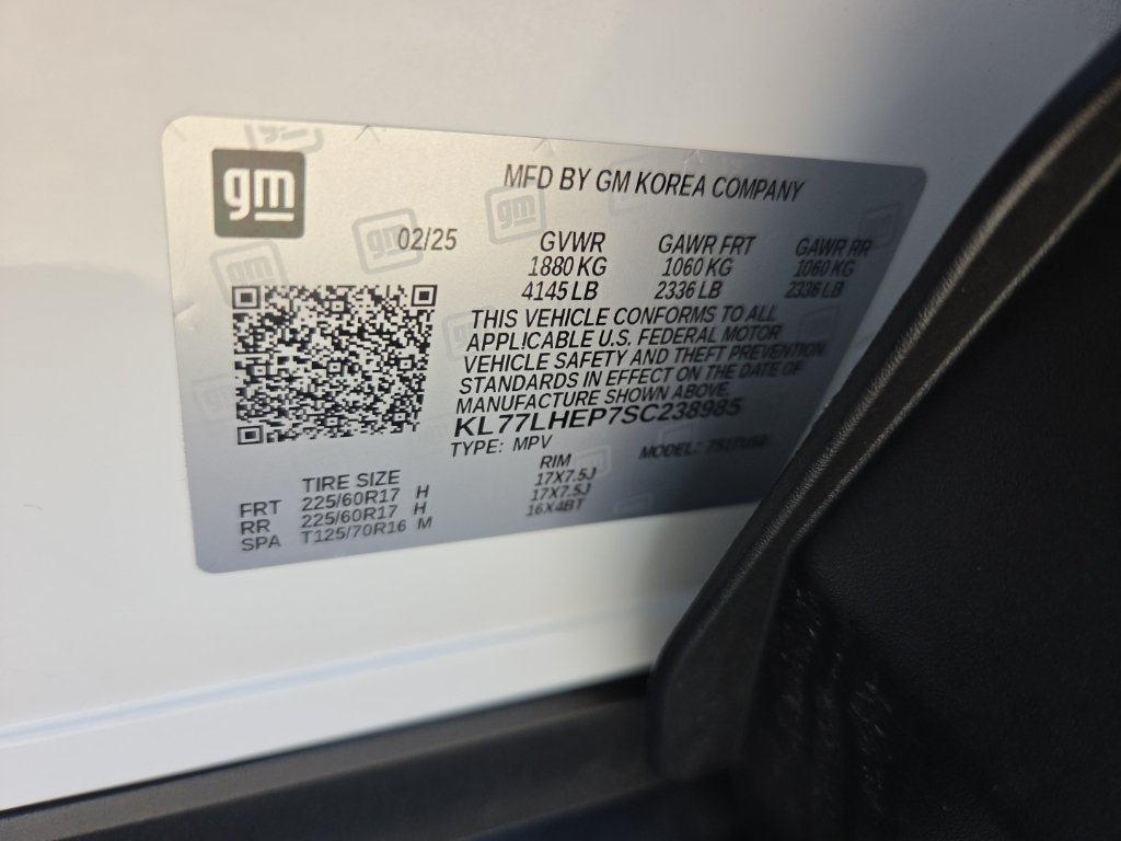 Used 2025 Chevrolet Trax LT w/ LT Convenience Package FWD image 3