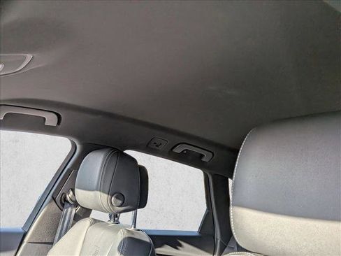 Used 2022 Audi SQ5 Premium image 17