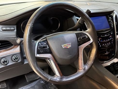 Used 2016 Cadillac Escalade ESV Luxury image 15