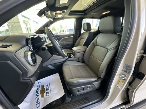 Used 2026 Chevrolet Colorado ZR2 w/ Technology Package AWD/4WD image 20