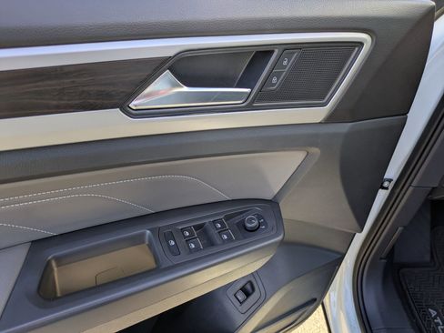 Used 2023 Volkswagen Atlas SE image 16