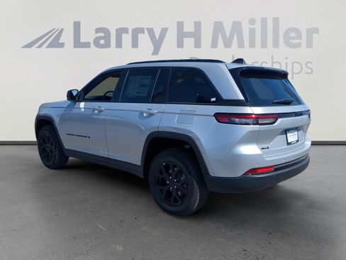 New 2025 Jeep Grand Cherokee Altitude image 3