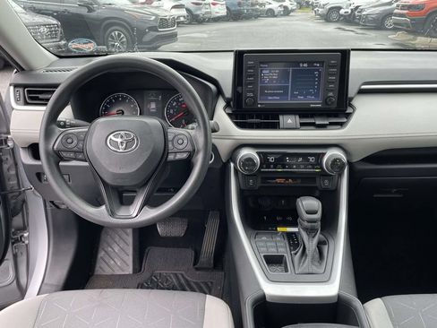 Used 2022 Toyota RAV4 XLE AWD/4WD image 4