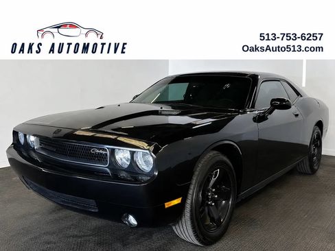 Used 2009 Dodge Challenger SE RWD image 1