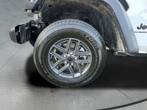 Used 2025 Jeep Gladiator Sport image 27