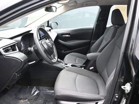 Used 2020 Toyota Corolla LE FWD image 6