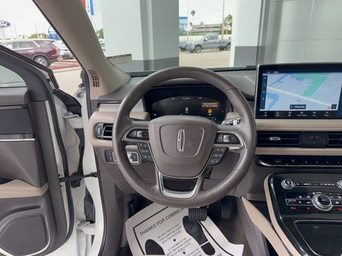 Used 2022 Lincoln Nautilus FWD w/ Premium Package image 31