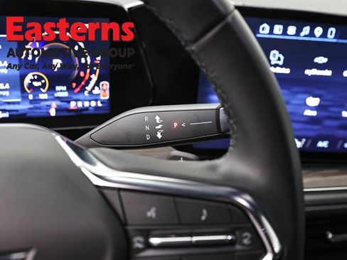 Used 2025 Chevrolet Suburban Z71 image 13