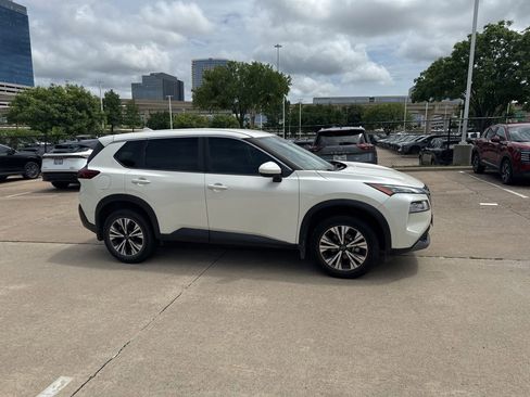 Used 2023 Nissan Rogue SV FWD image 2