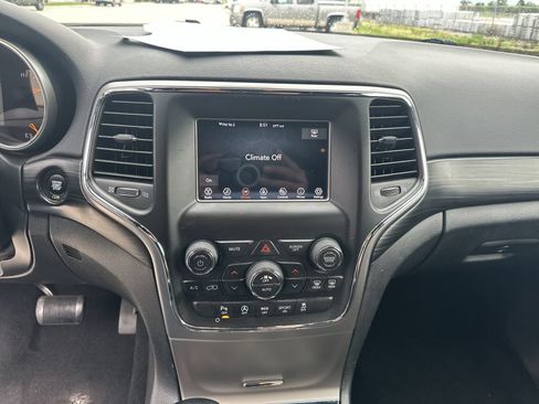 Used 2021 Jeep Grand Cherokee Laredo RWD image 13