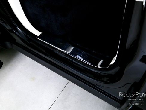 Used 2022 Rolls-Royce Cullinan image 30