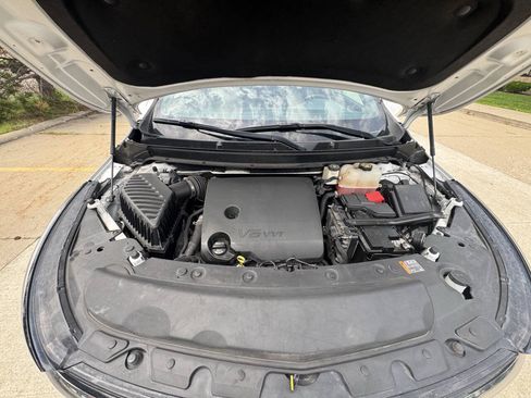 Used 2023 Buick Enclave Essence FWD image 2