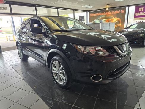 Used 2019 Nissan Rogue Sport S w/ Appearance Package image 3