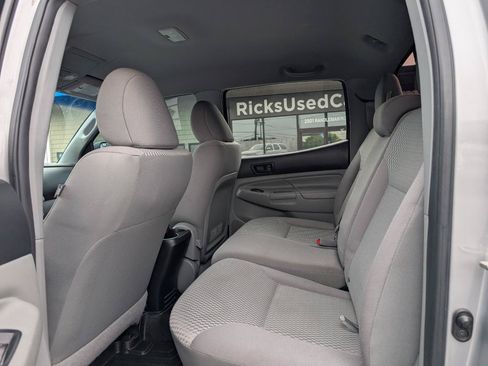 Used 2015 Toyota Tacoma PreRunner w/ SR5 Package RWD image 18