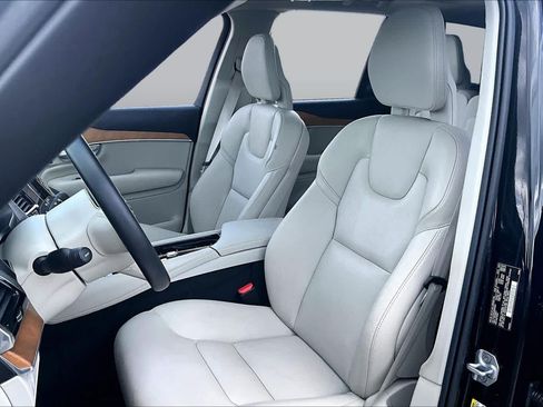 Used 2022 Volvo XC90 T6 Momentum w/ Advanced Package AWD/4WD image 7
