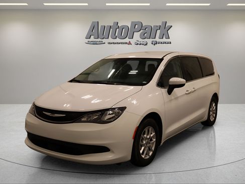 Certified 2023 Chrysler Voyager LX FWD image 6