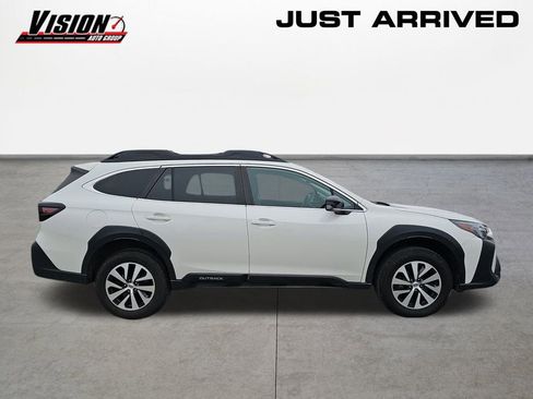 Used 2023 Subaru Outback Premium image 4