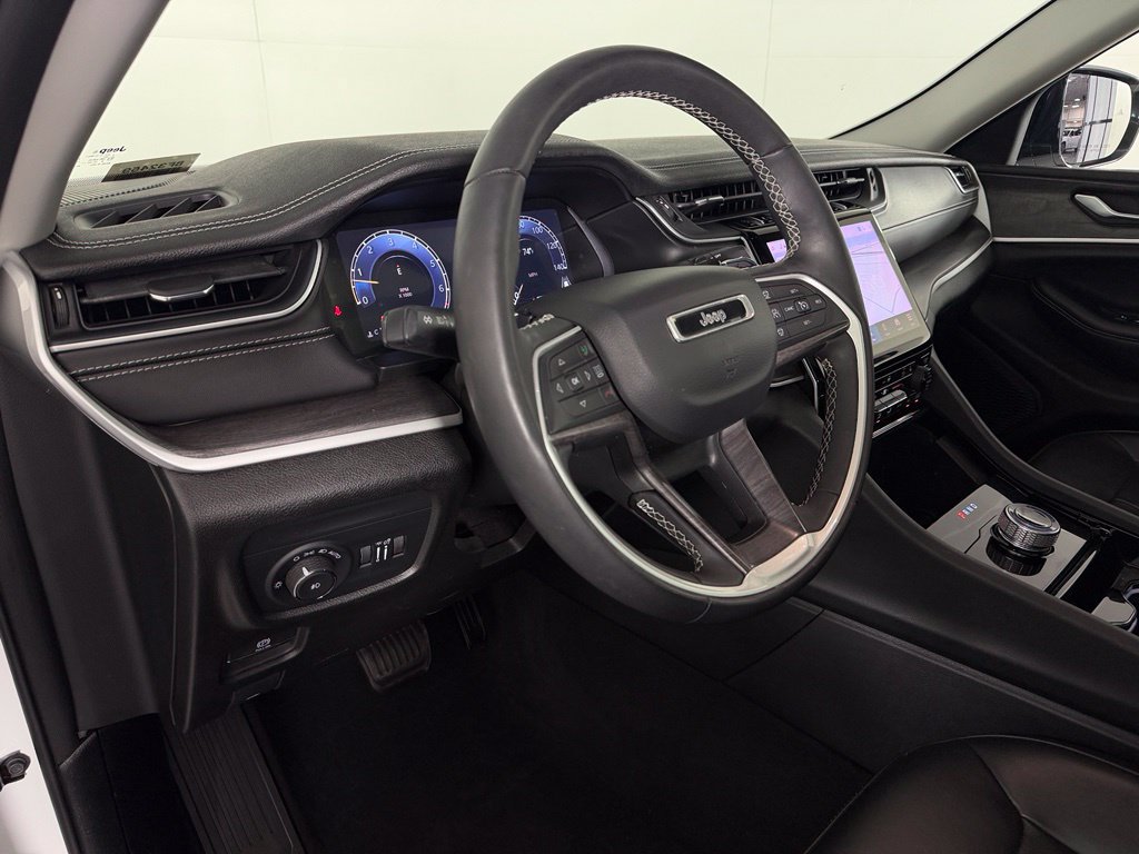 Used 2023 Jeep Grand Cherokee Limited w/ Black Appearance Package RWD image 13