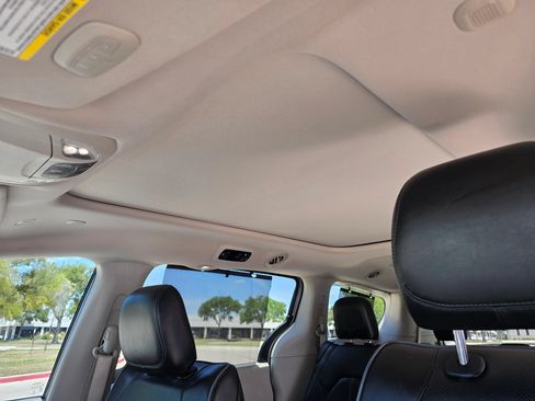 Used 2018 Chrysler Pacifica Limited FWD image 39