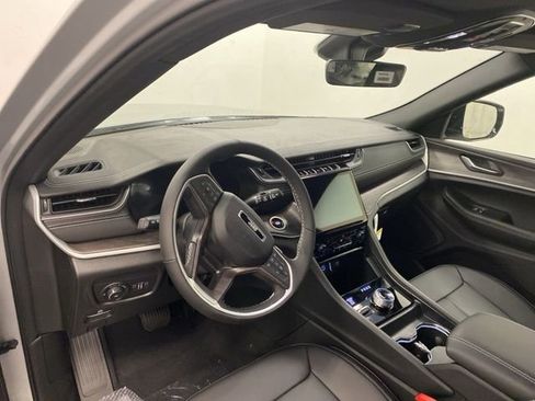 New 2025 Jeep Grand Cherokee Limited image 7