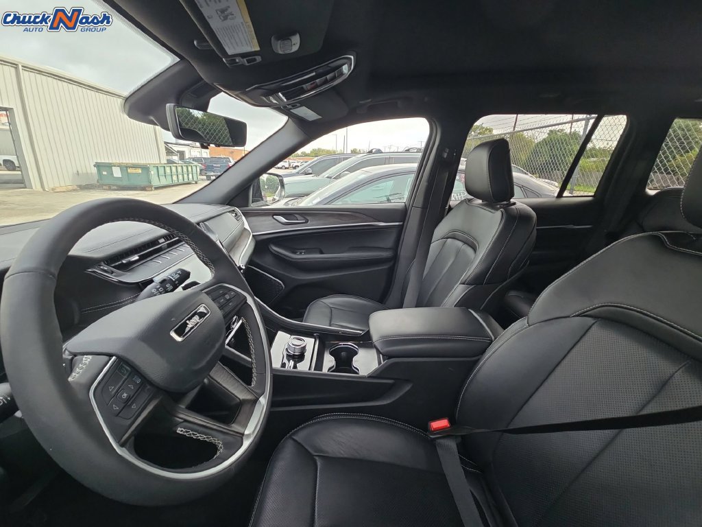 Used 2026 Jeep Grand Cherokee Limited AWD/4WD image 8