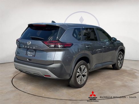 Used 2023 Nissan Rogue SV image 3