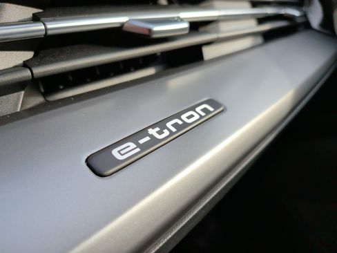 Certified 2023 Audi Q4 e-tron Premium Plus image 38