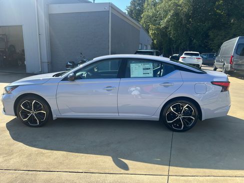 New 2025 Nissan Altima 2.5 SR image 7