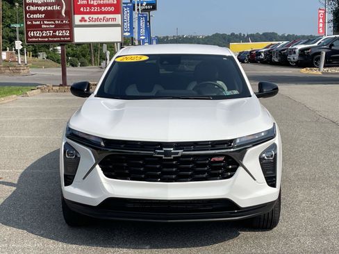Used 2025 Chevrolet Trax RS w/ Driver Confidence Package FWD image 8