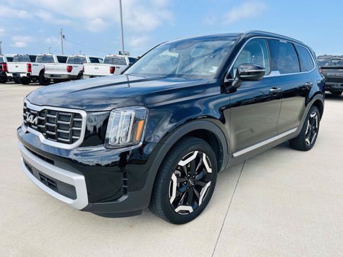Used 2025 Kia Telluride S FWD image 37