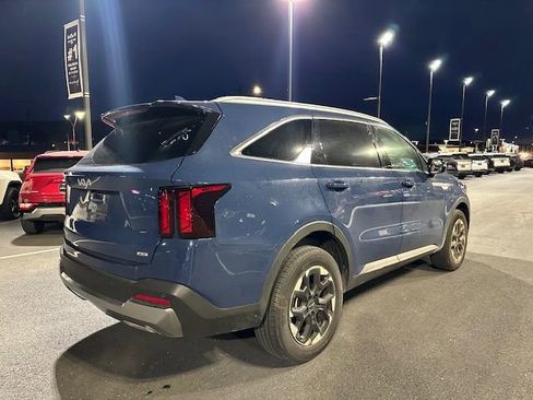 Certified 2025 Kia Sorento S w/ Panoramic Sunroof Package image 5