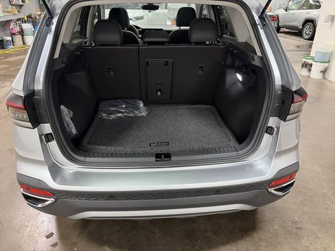 New 2026 Volkswagen Taos SE image 28