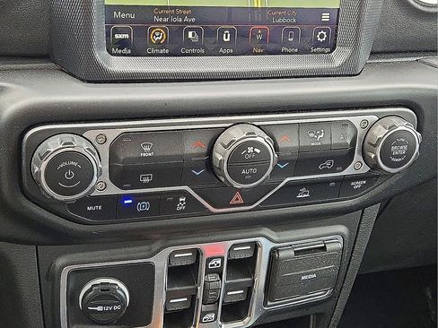 Used 2023 Jeep Wrangler Unlimited Sahara image 28