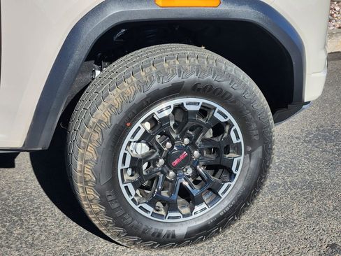 Certified 2026 GMC Canyon AT4 w/ Technology Plus Package image 9