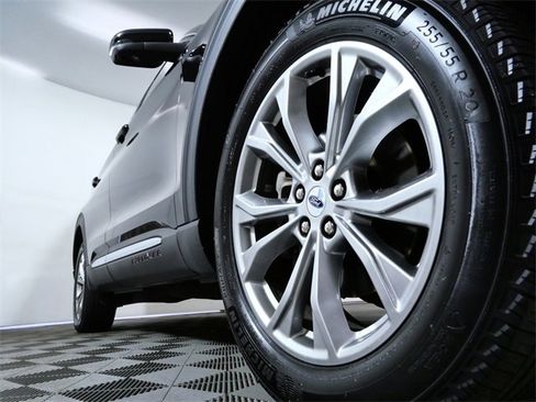 Used 2023 Ford Explorer Limited w/ Equipment Group 301A image 2