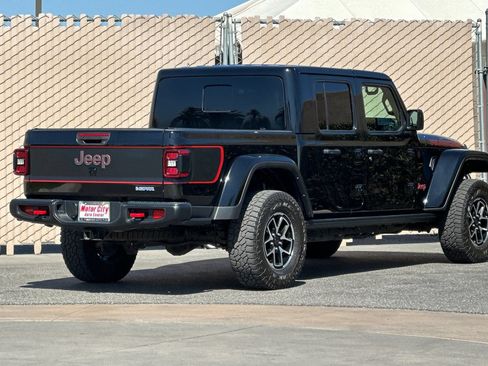 Used 2024 Jeep Gladiator Rubicon w/ Technology Group AWD/4WD image 4
