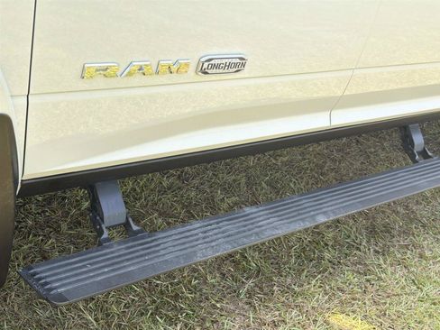 Used 2022 RAM 3500 Limited AWD/4WD image 11