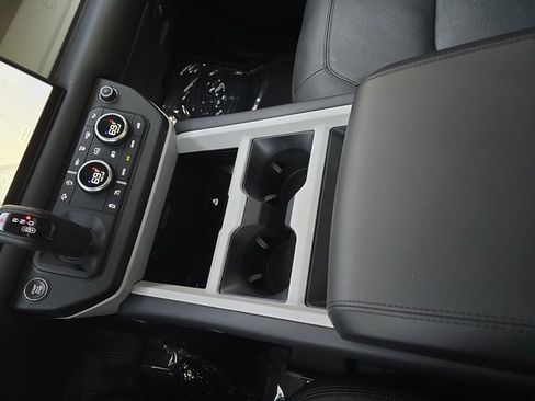 Used 2025 Land Rover Defender 110 S image 24