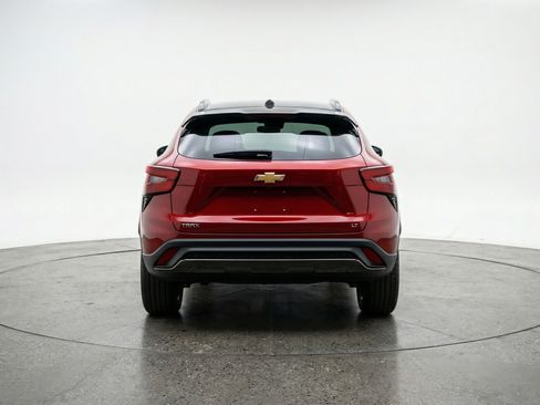 Used 2025 Chevrolet Trax LT w/ LT Convenience Package image 7
