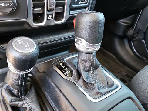 Used 2025 Jeep Wrangler Unlimited Sport AWD/4WD image 21