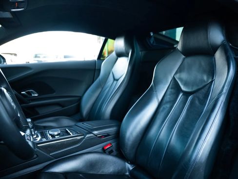 Used 2018 Audi R8 V10 w/ Premium Package RWD image 23