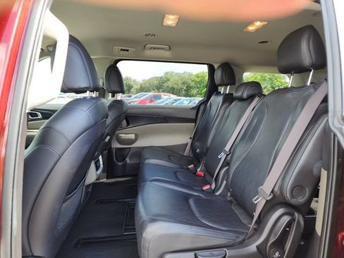 Certified 2025 Kia Carnival FWD image 20