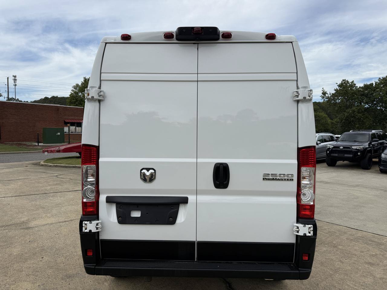 Used 2024 RAM ProMaster 2500 w/ Convenience Group FWD image 4