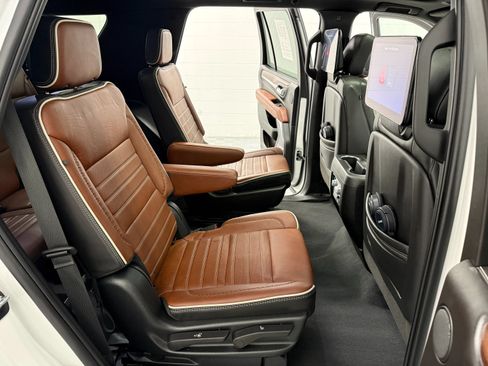 Used 2023 GMC Yukon Denali Ultimate AWD/4WD image 18