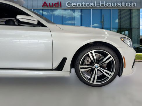 Used 2019 BMW 740i w/ Executive Package image 12