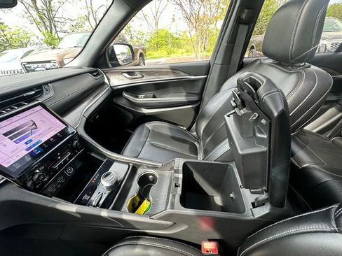 Used 2024 Jeep Grand Cherokee Limited w/ MOPAR Finishing Package image 25