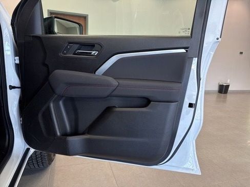 Used 2026 Chevrolet Colorado Z71 AWD/4WD image 47