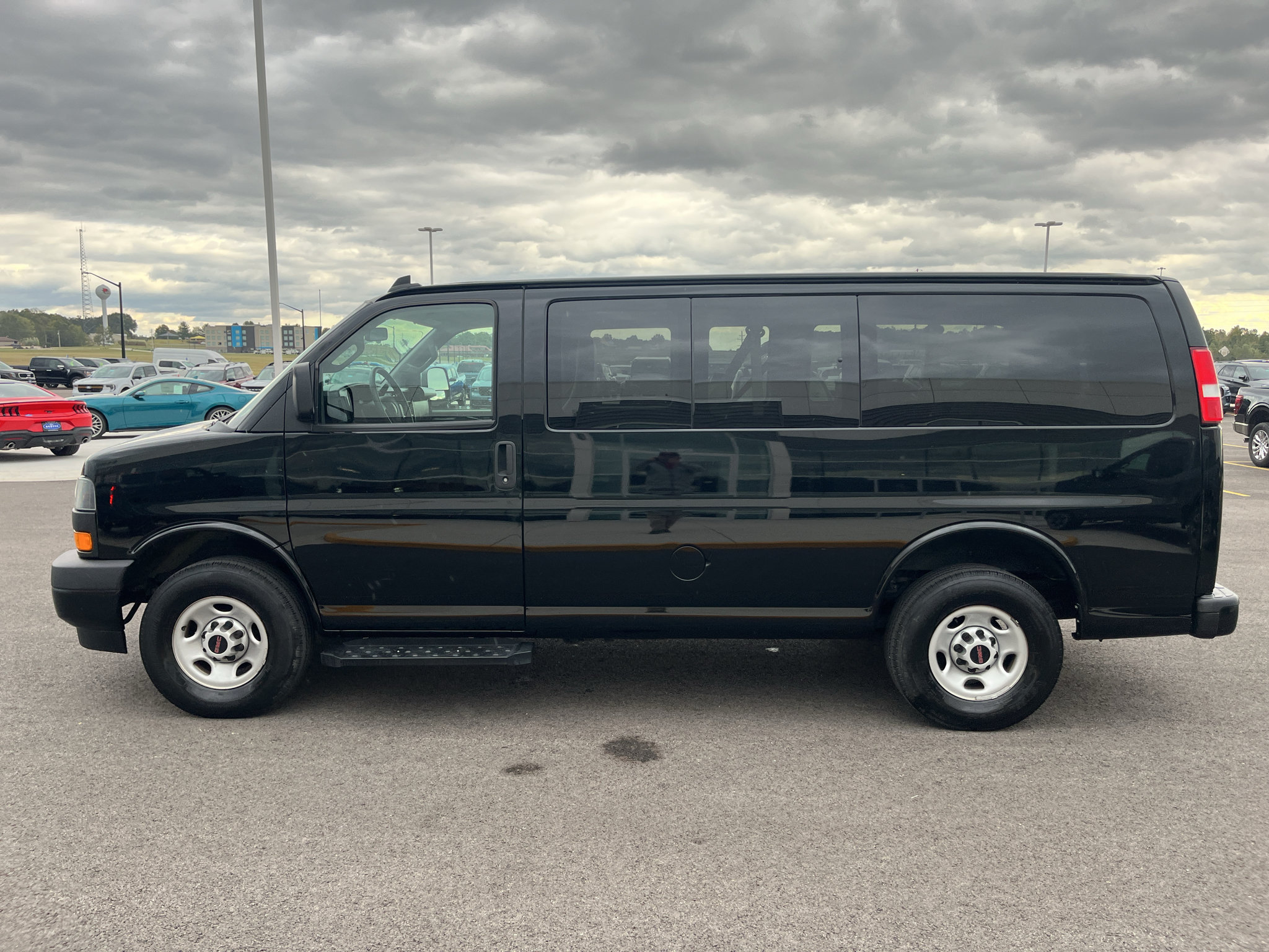 Used 2022 GMC Savana 2500 LS RWD image 8
