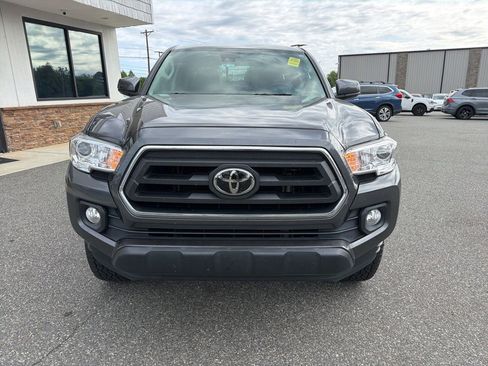Used 2022 Toyota Tacoma SR5 w/ SR5 Appearance Package (SM) RWD image 9